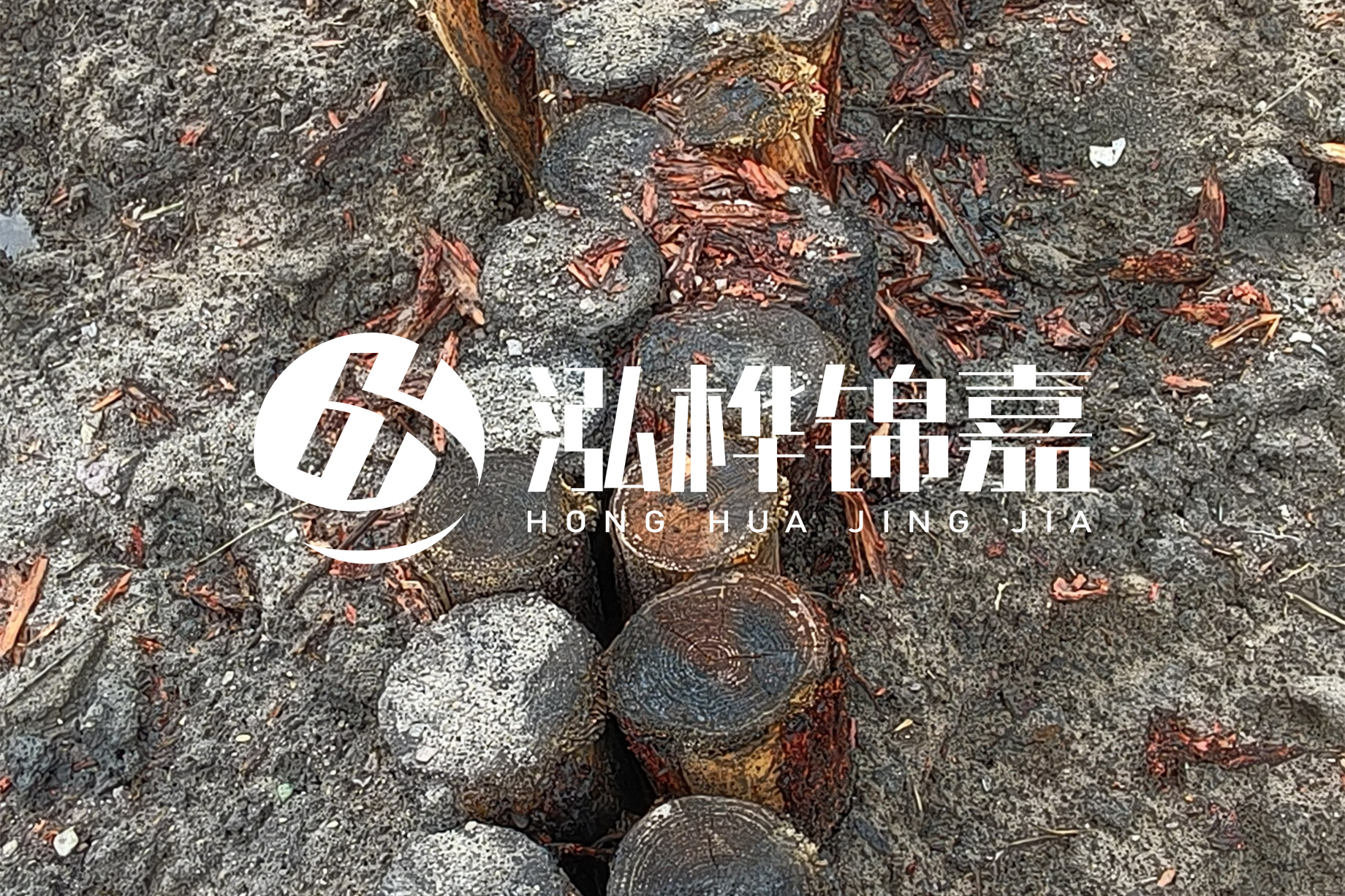 魚塘淤泥太多怎么清理？挖掘機(jī)清除淤泥的作用及方法
