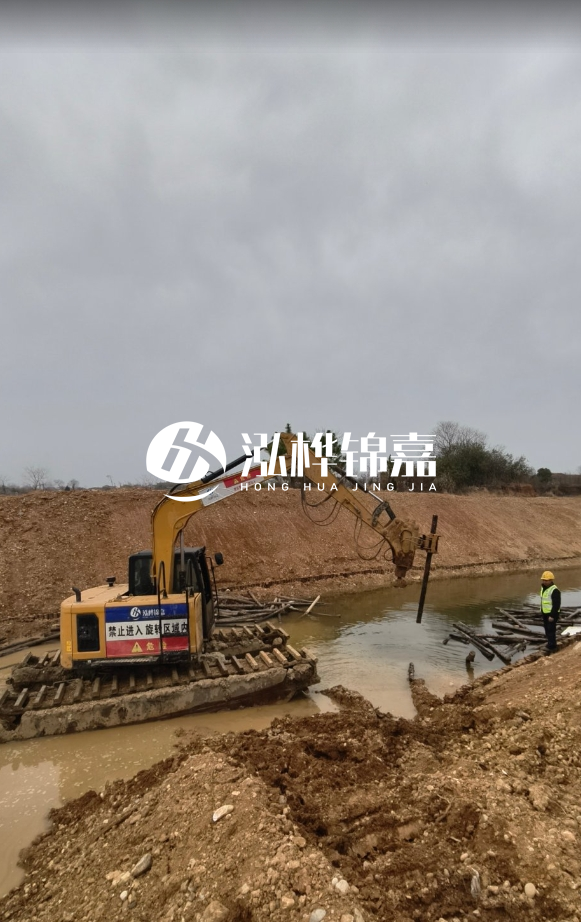 河道護坡木樁密布規(guī)范要求-河道護坡木樁多少米一根樁？